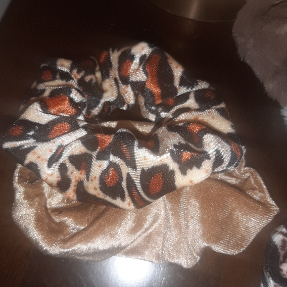 2Fuzzy or Velvet Hair Scrunchy / Ties - Picture 3 of 5